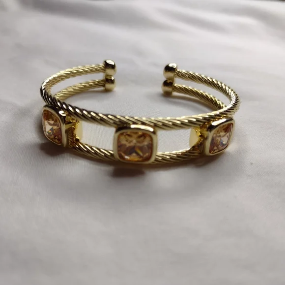 Gold and amber cuff bracelet - Picture 2 of 4